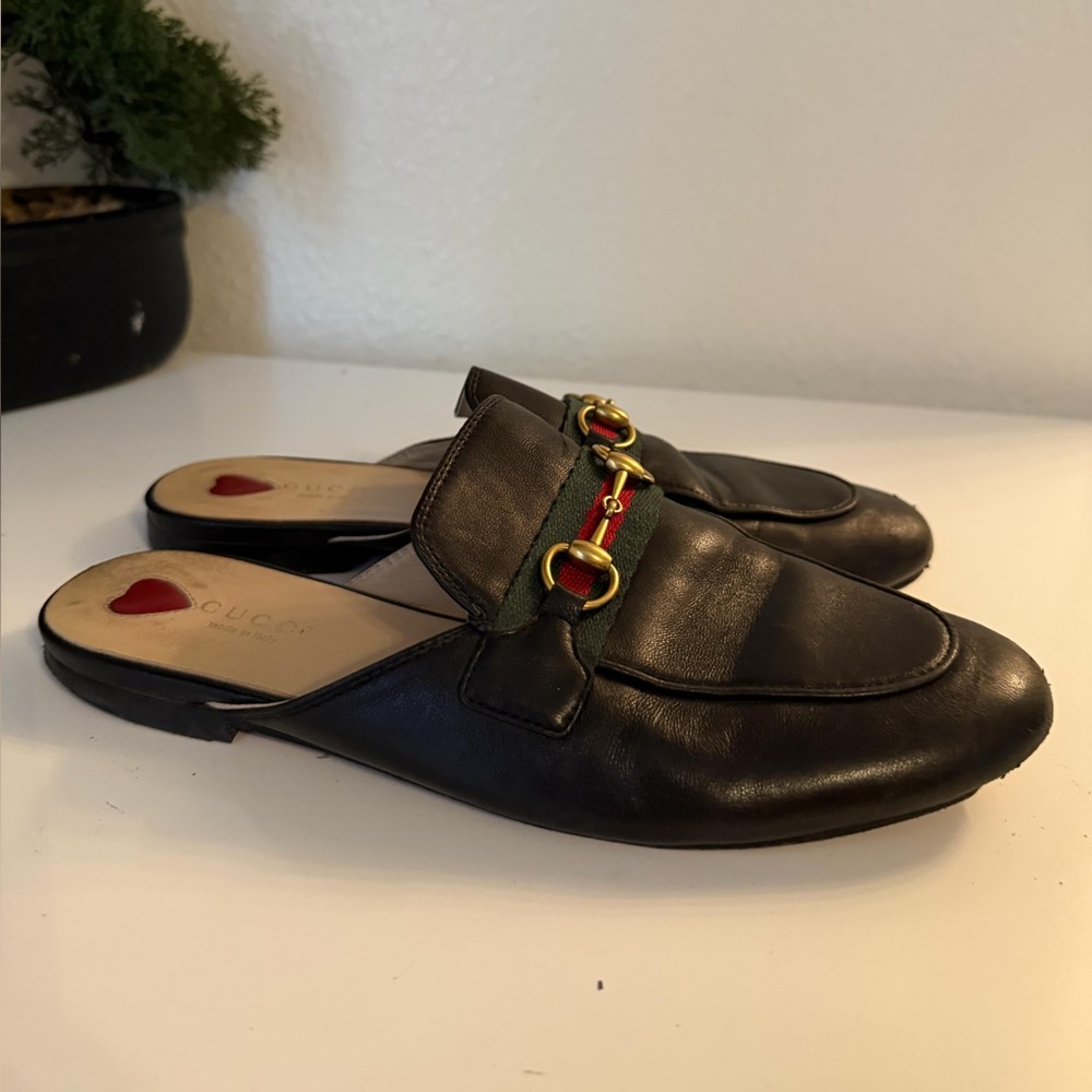 Gucci Beige and Red Heart Sandals - Picture 2 of 6